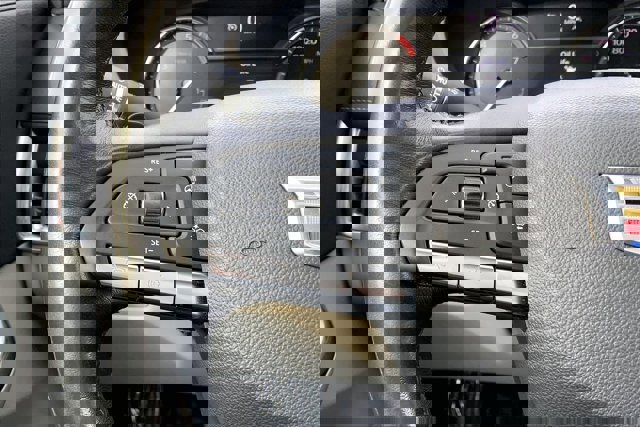 Used 2023 Cadillac XT4 Luxury w/ Cold Weather Package image 18