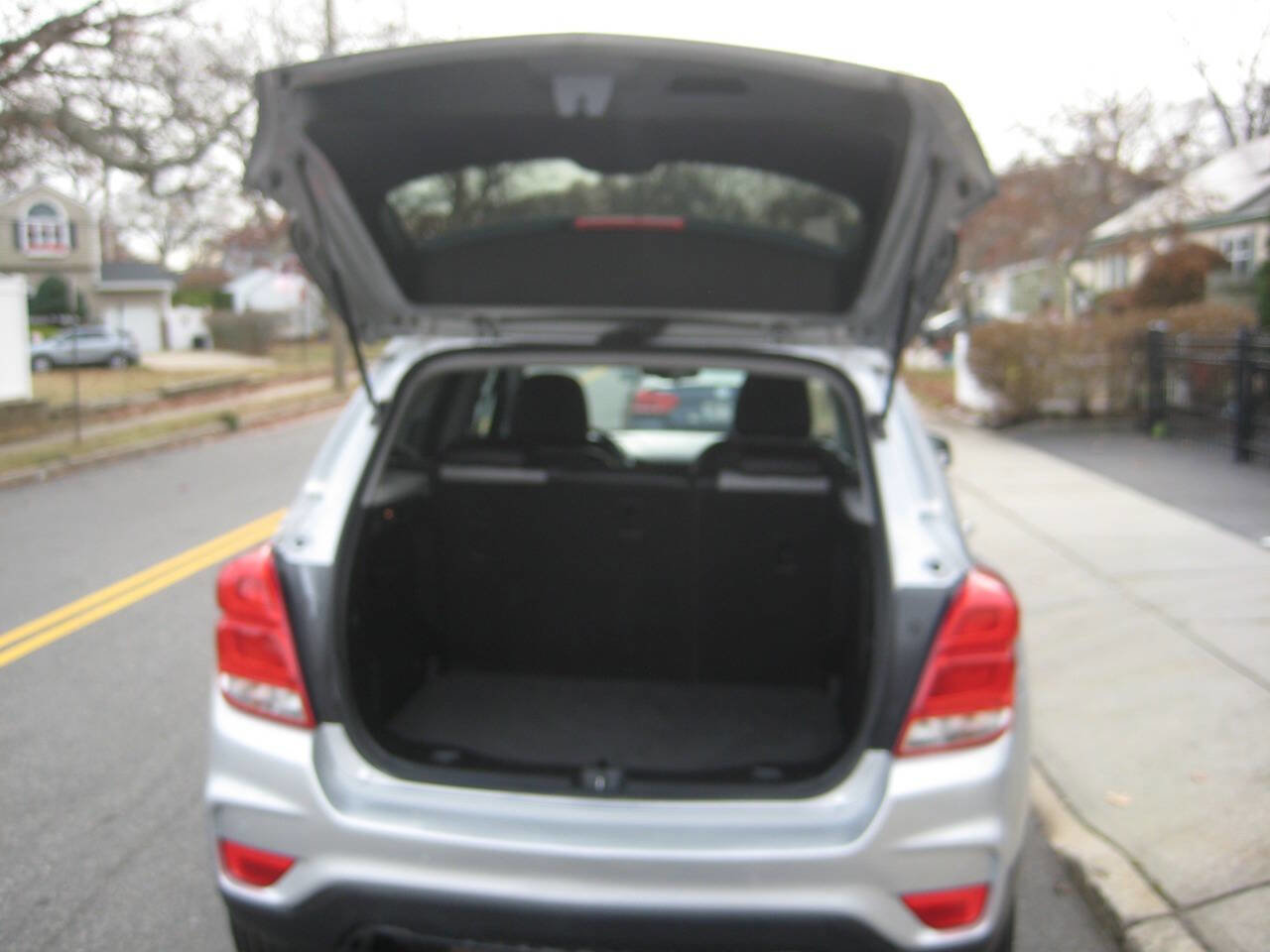 Used 2019 Chevrolet Trax LT w/ Driver Confidence Package image 9