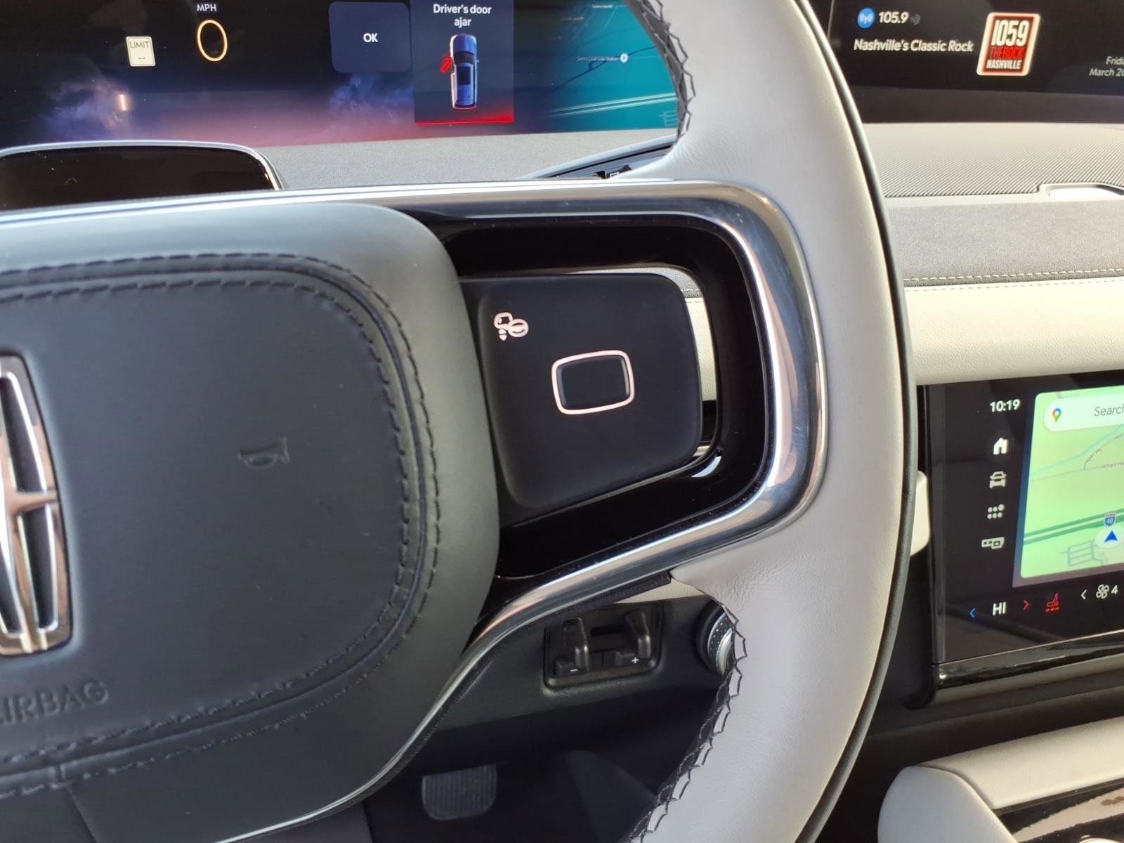 Used 2025 Lincoln Navigator Reserve image 19