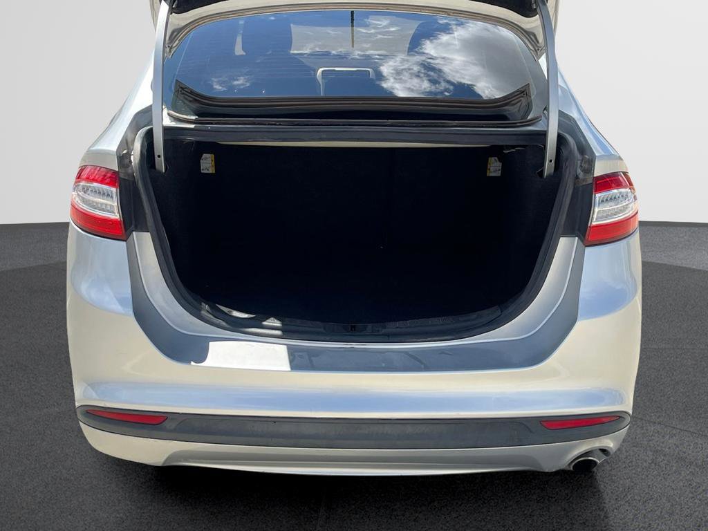 Used 2015 Ford Fusion SE image 10