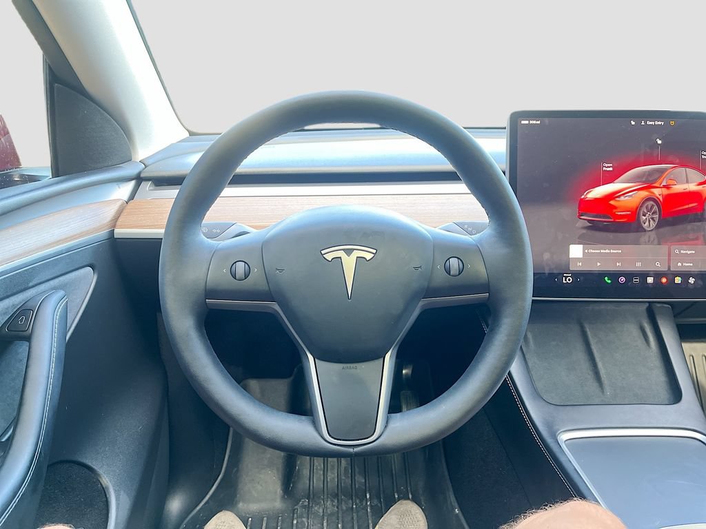 Used 2025 Tesla Model Y Long Range RWD image 11