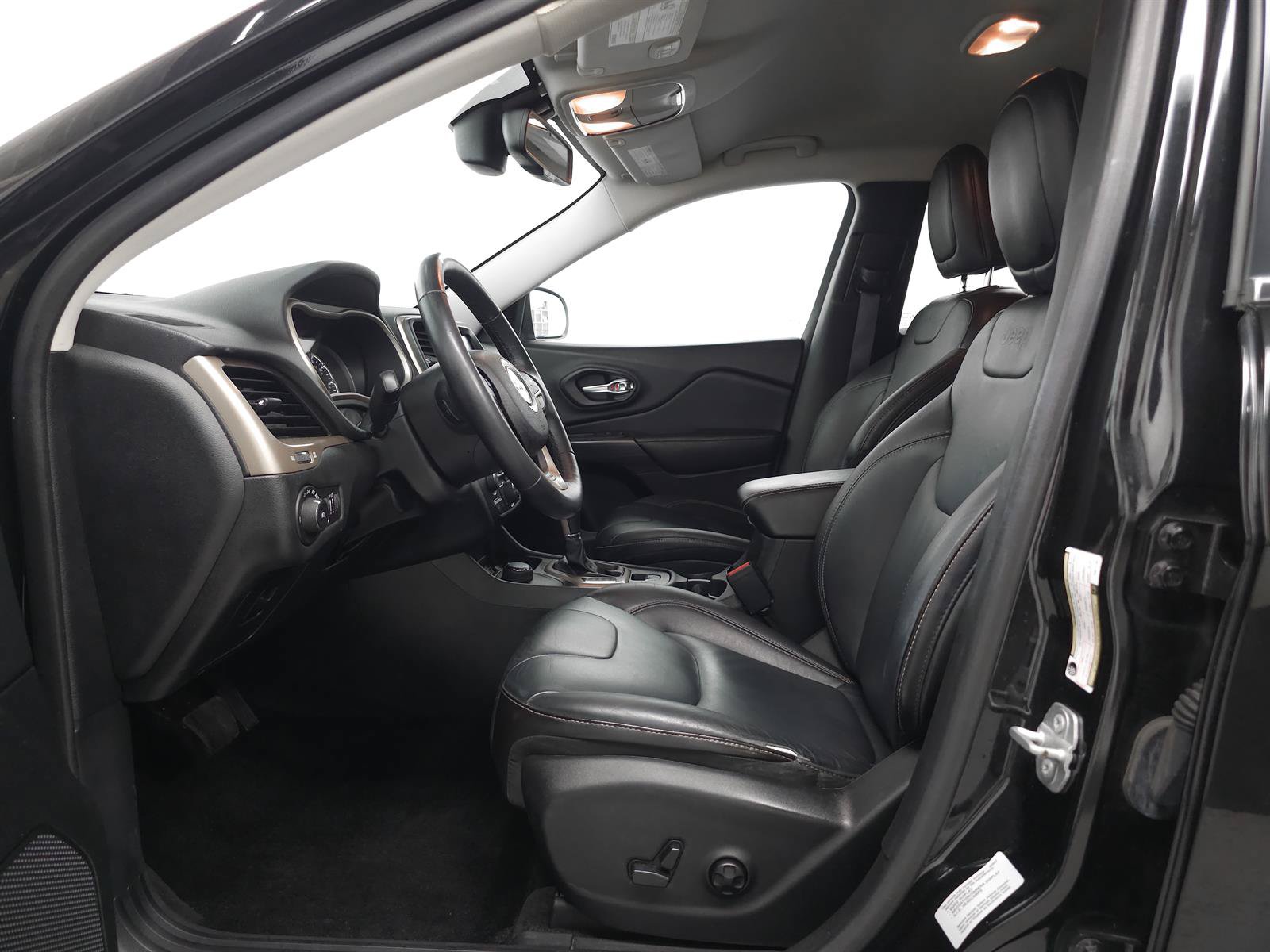 Used 2015 Jeep Cherokee Limited AWD/4WD image 4