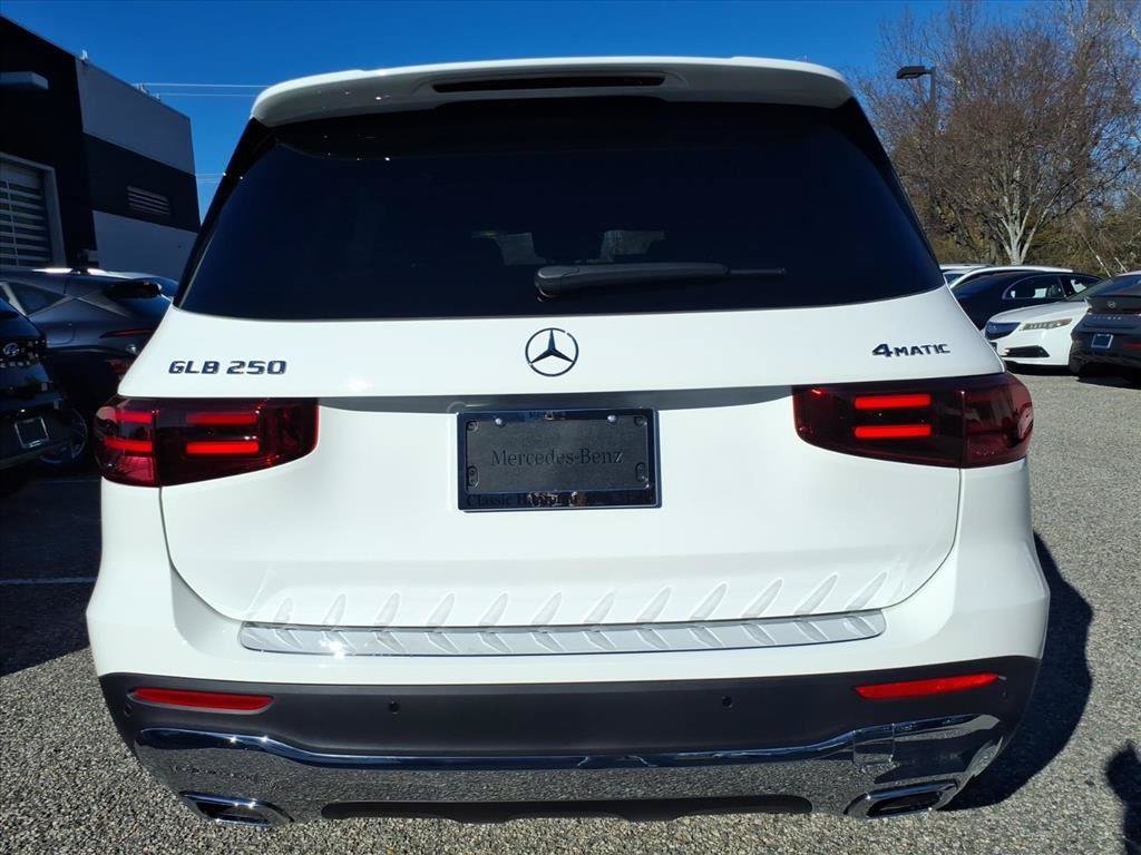 New 2026 Mercedes-Benz GLB 250 4MATIC image 5