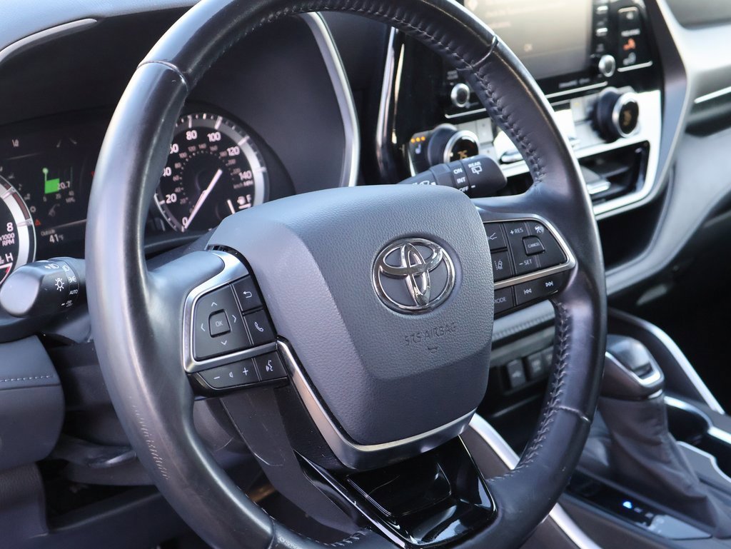 Used 2020 Toyota Highlander XLE image 18