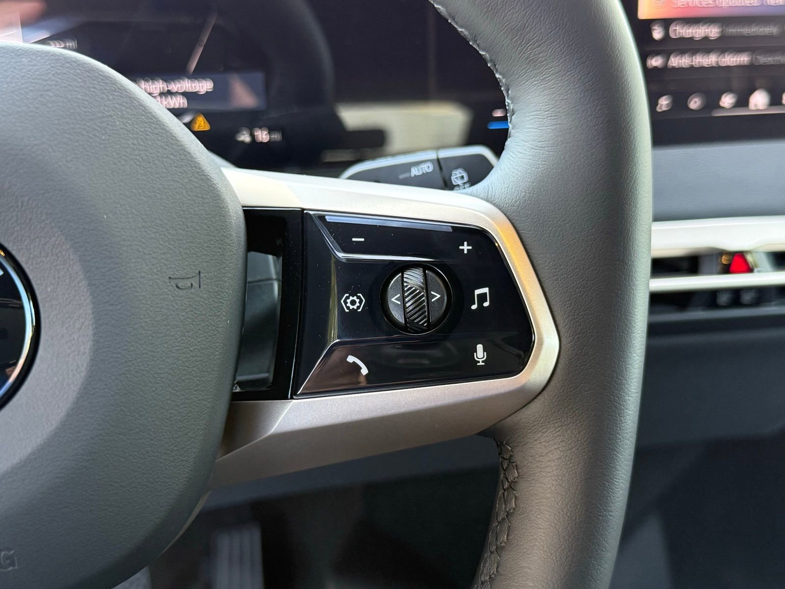 New 2026 BMW iX xDrive45 image 24