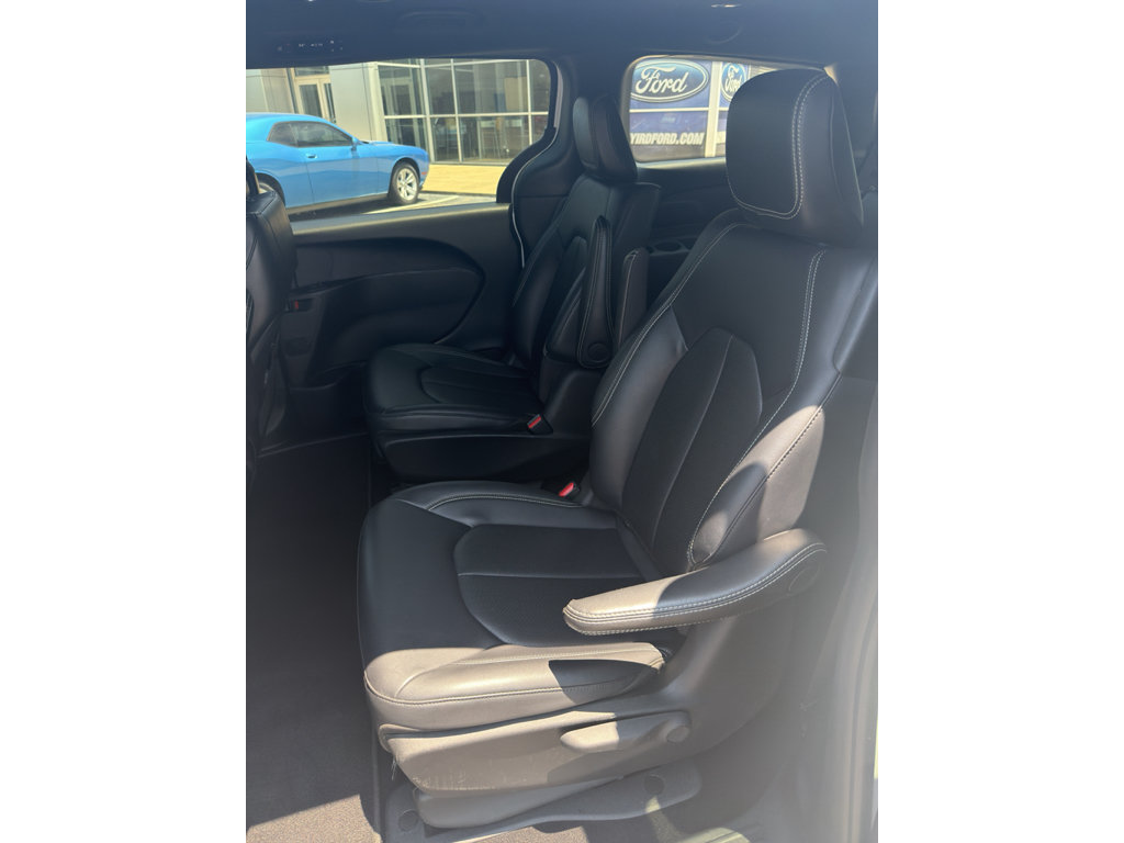 Used 2024 Chrysler Pacifica Limited FWD image 14