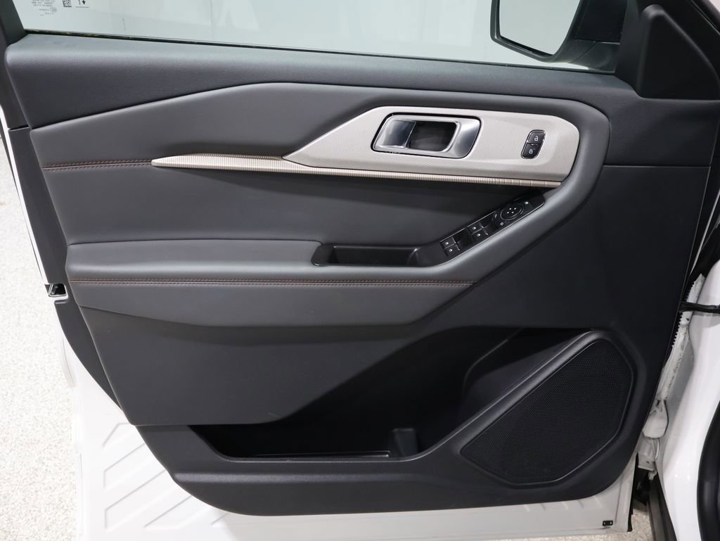 Used 2025 Ford Explorer Active image 12