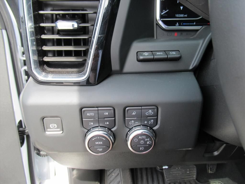 Used 2024 GMC Sierra 2500 Denali w/ Denali Reserve Package AWD/4WD image 21
