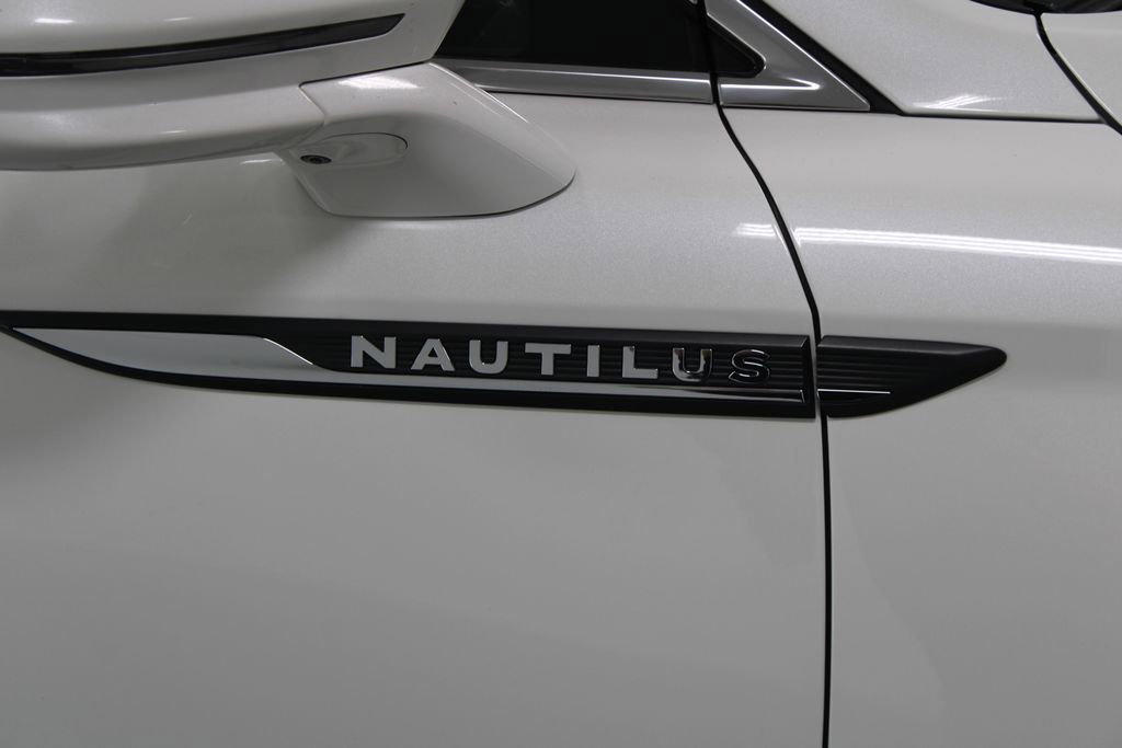 Used 2020 Lincoln Nautilus Reserve w/ Equipment Group 201A image 12
