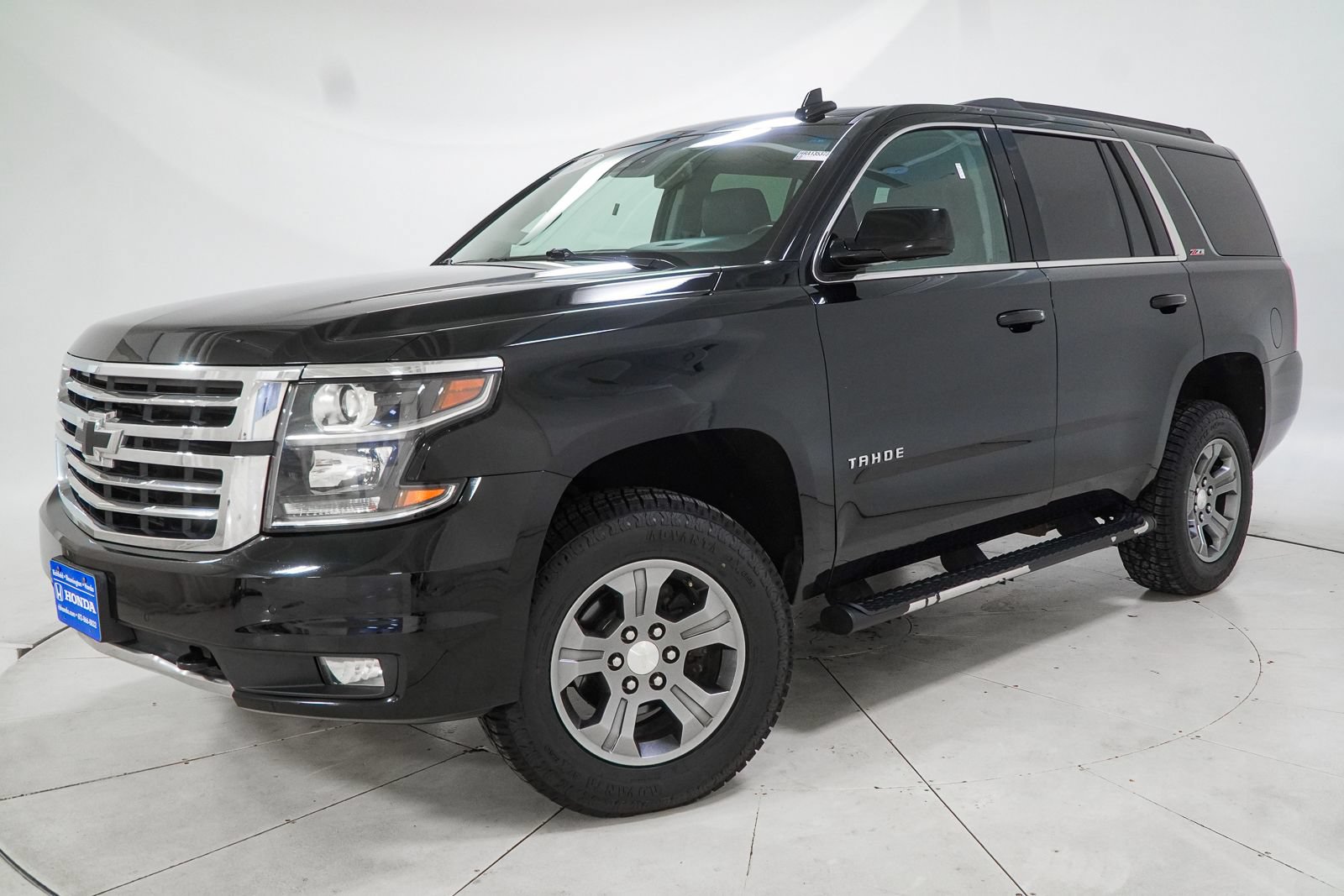 Used 2019 Chevrolet Tahoe LT w/ Luxury Package AWD/4WD image 1
