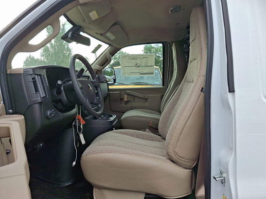New 2025 Chevrolet Express 3500 w/ Driver Convenience Package image 10