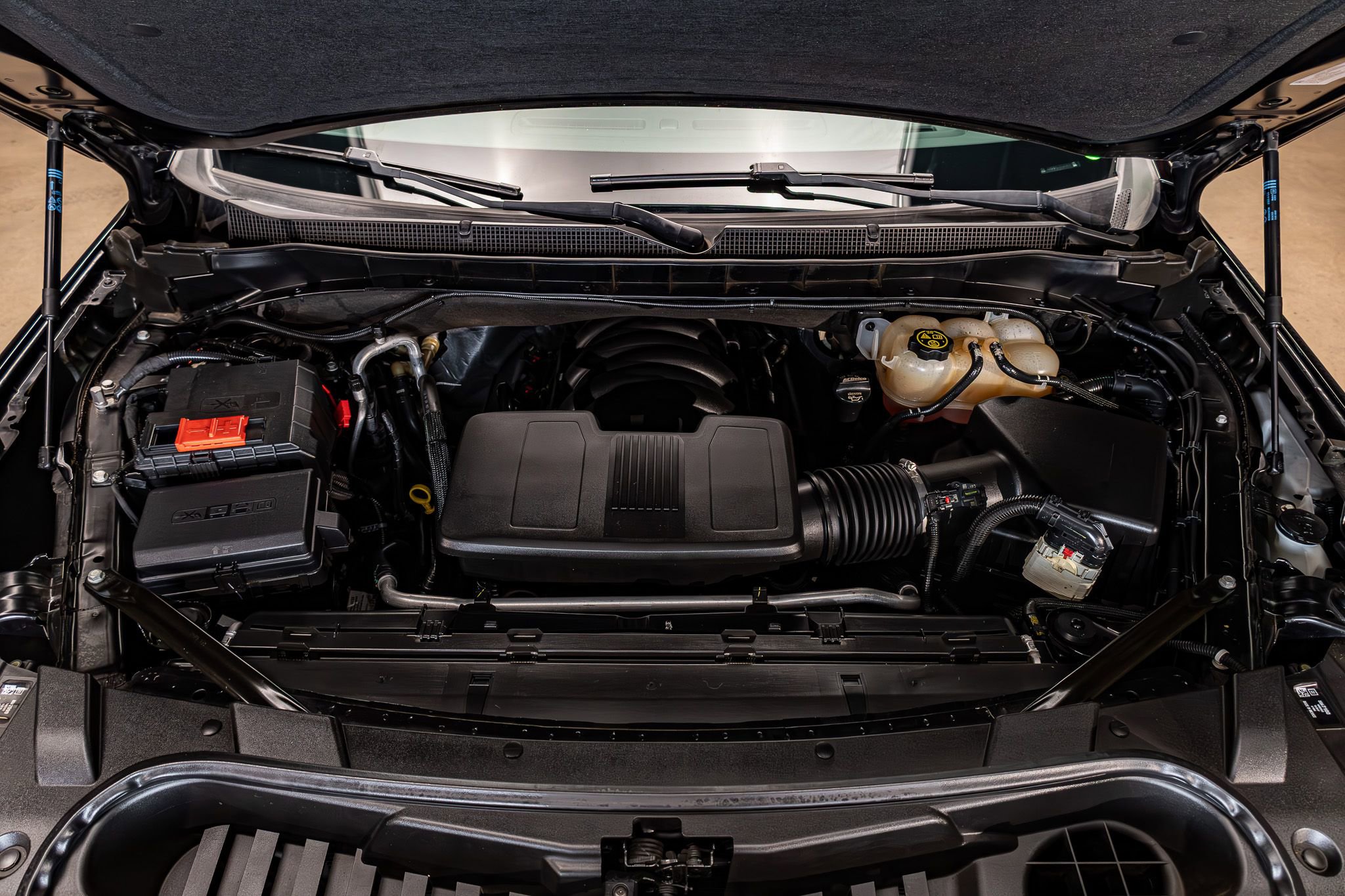 Used 2023 Chevrolet Suburban RST w/ Sport Performance Package image 31