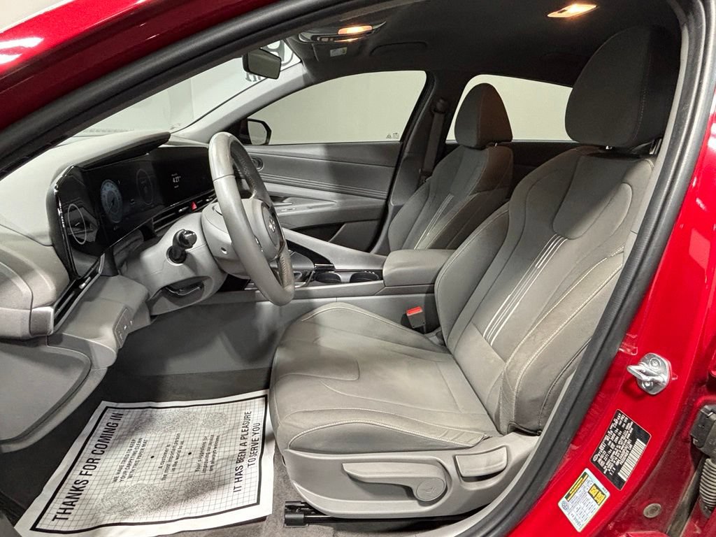 Used 2023 Hyundai Elantra SEL w/ Convenience Package FWD image 11