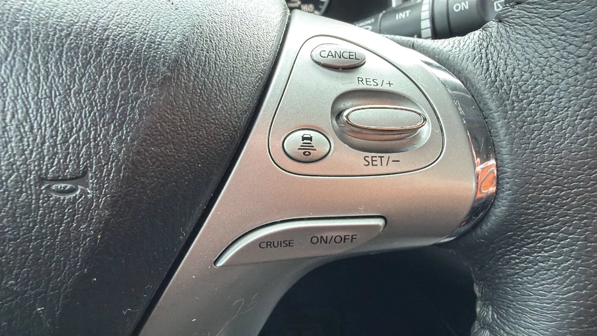 Used 2018 Nissan Murano SV w/ Premium Package FWD image 11