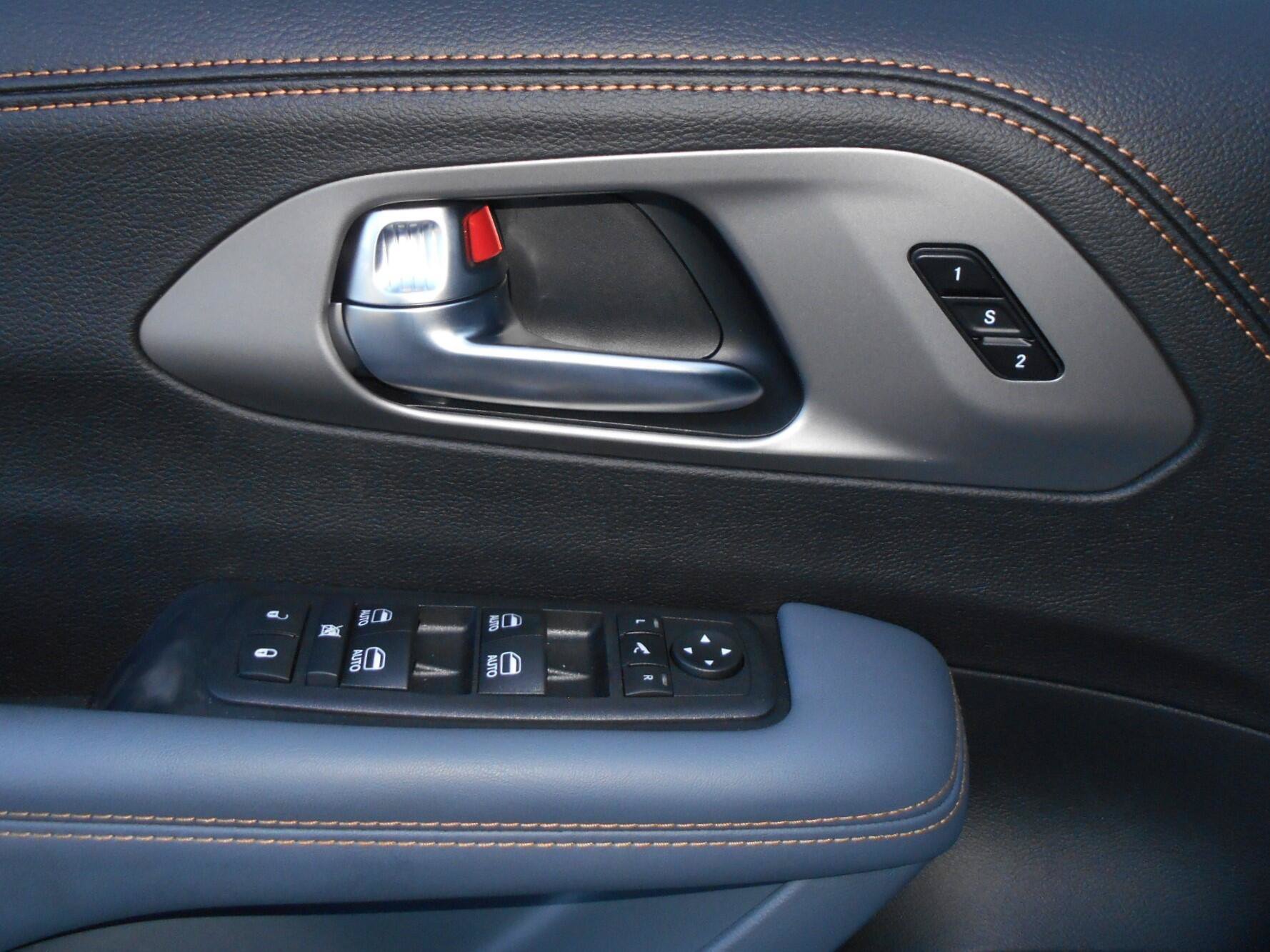 New 2027 Chrysler Pacifica Pinnacle w/ Theater Group FWD image 16