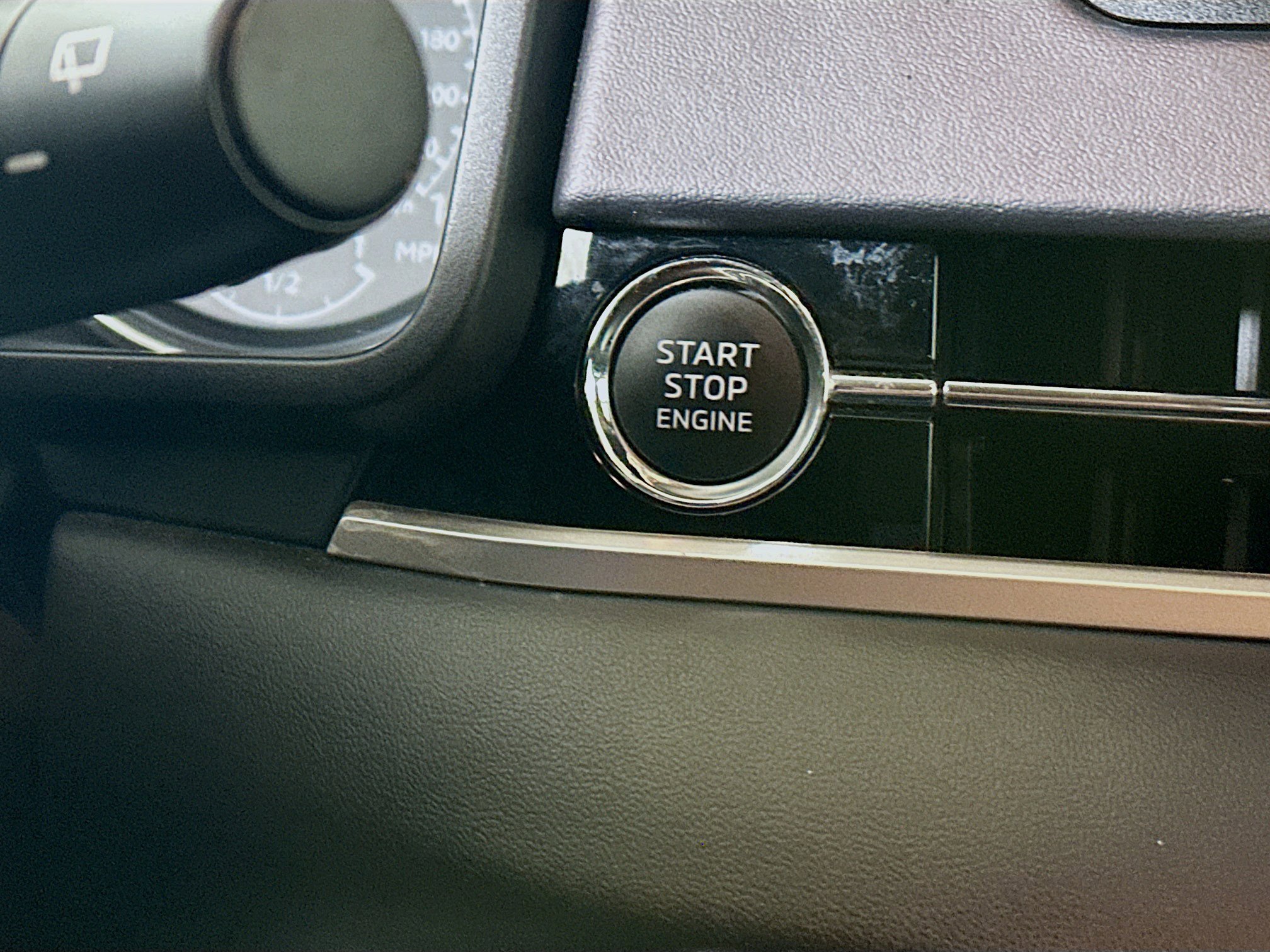 Used 2024 Mitsubishi Outlander ES FWD image 20