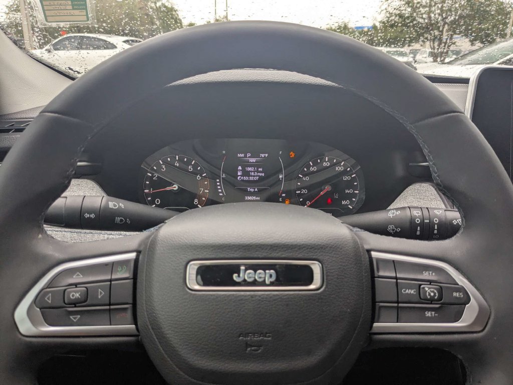Used 2022 Jeep Compass Latitude AWD/4WD image 32