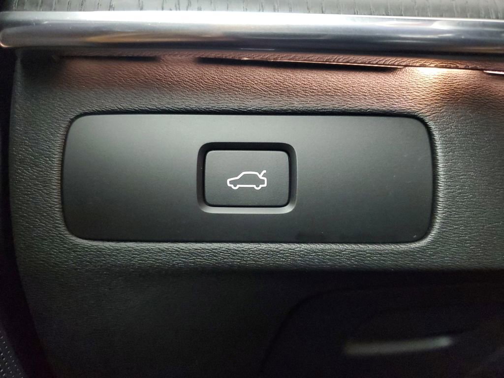 Certified 2023 Volvo XC90 B6 Ultimate w/ Lounge Package AWD/4WD image 37