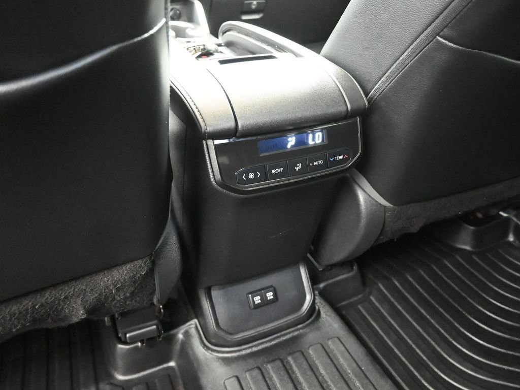 Used 2021 Toyota Highlander XLE image 21