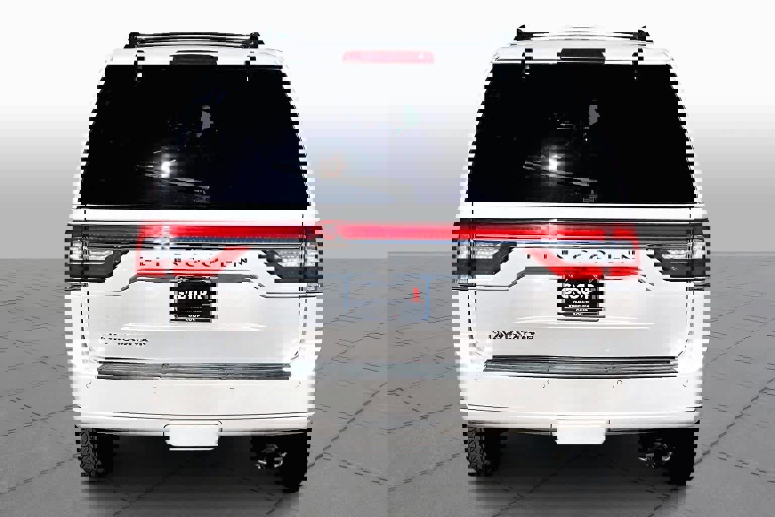 Used 2017 Lincoln Navigator Select image 5