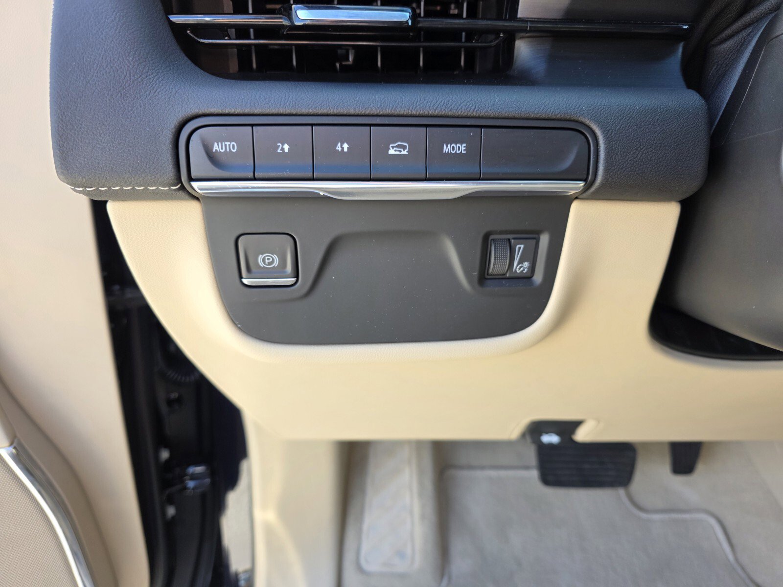 Used 2023 Cadillac Escalade Premium Luxury image 18