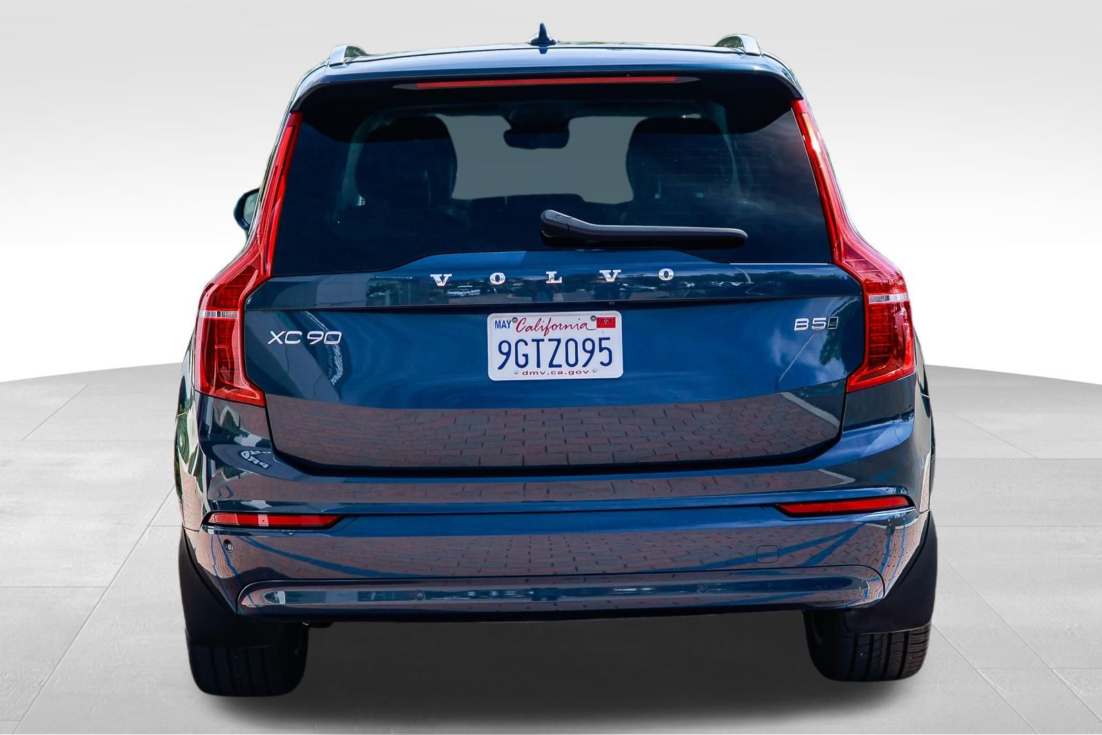 Used 2023 Volvo XC90 B5 Core image 7