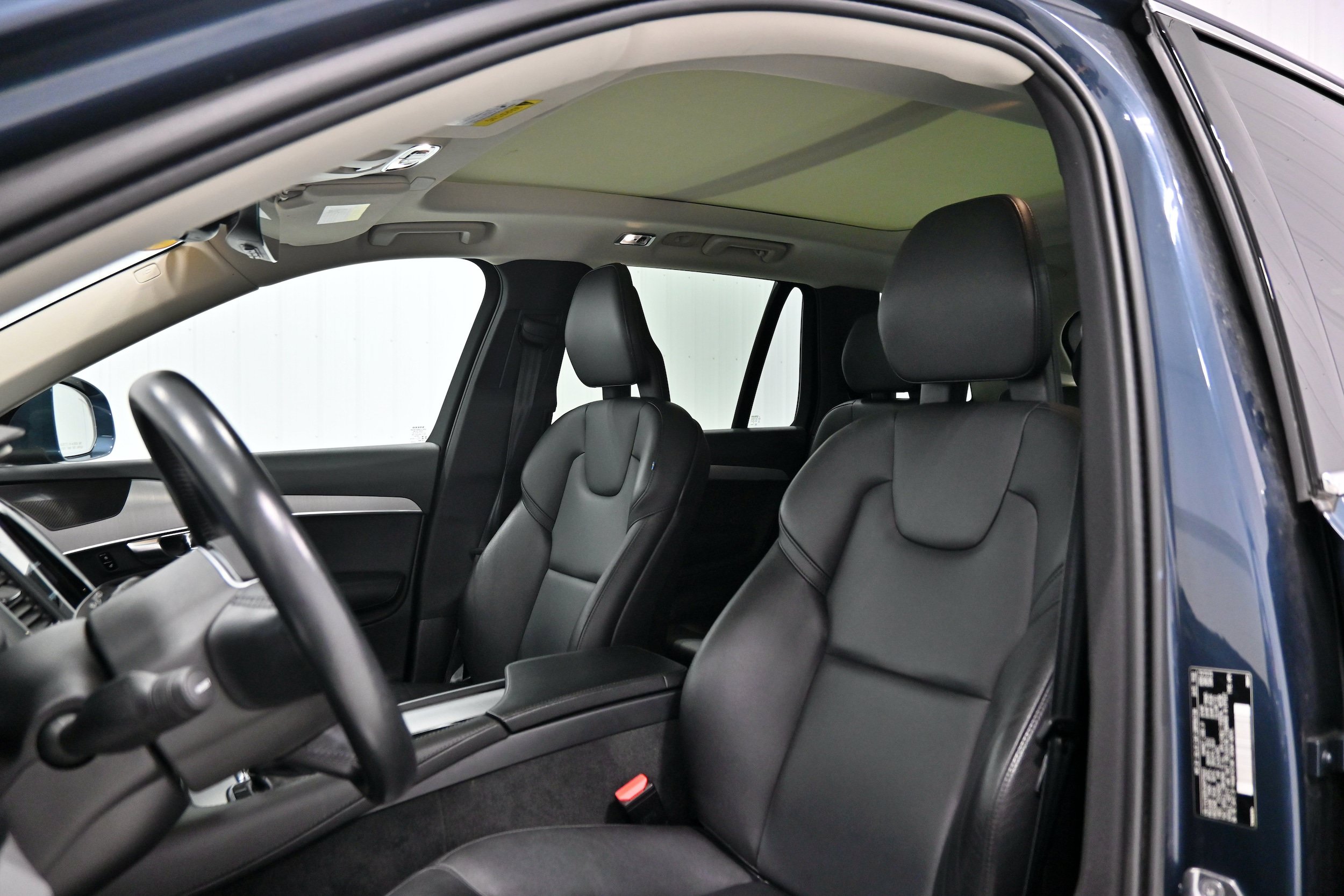 Used 2021 Volvo XC90 T5 Momentum w/ Climate Package AWD/4WD image 6