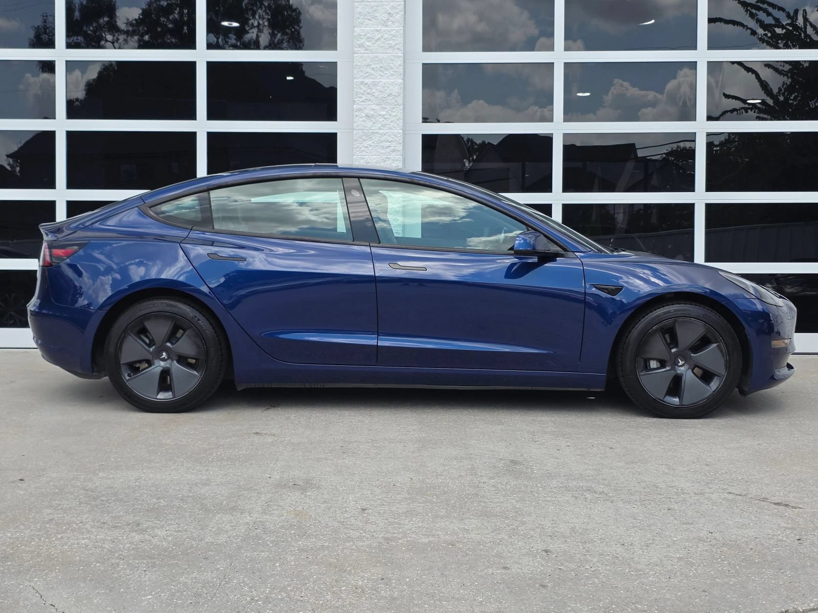 Used 2022 Tesla Model 3 Long Range AWD/4WD image 3