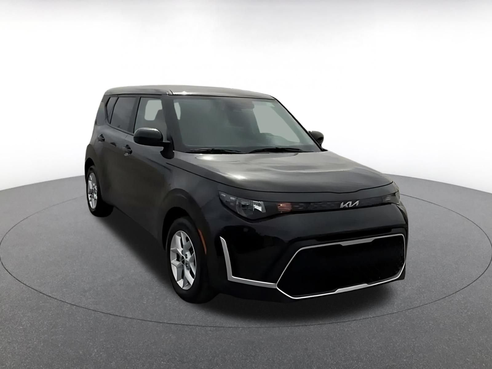 Used 2025 Kia Soul LX w/ LX Technology Package FWD image 3