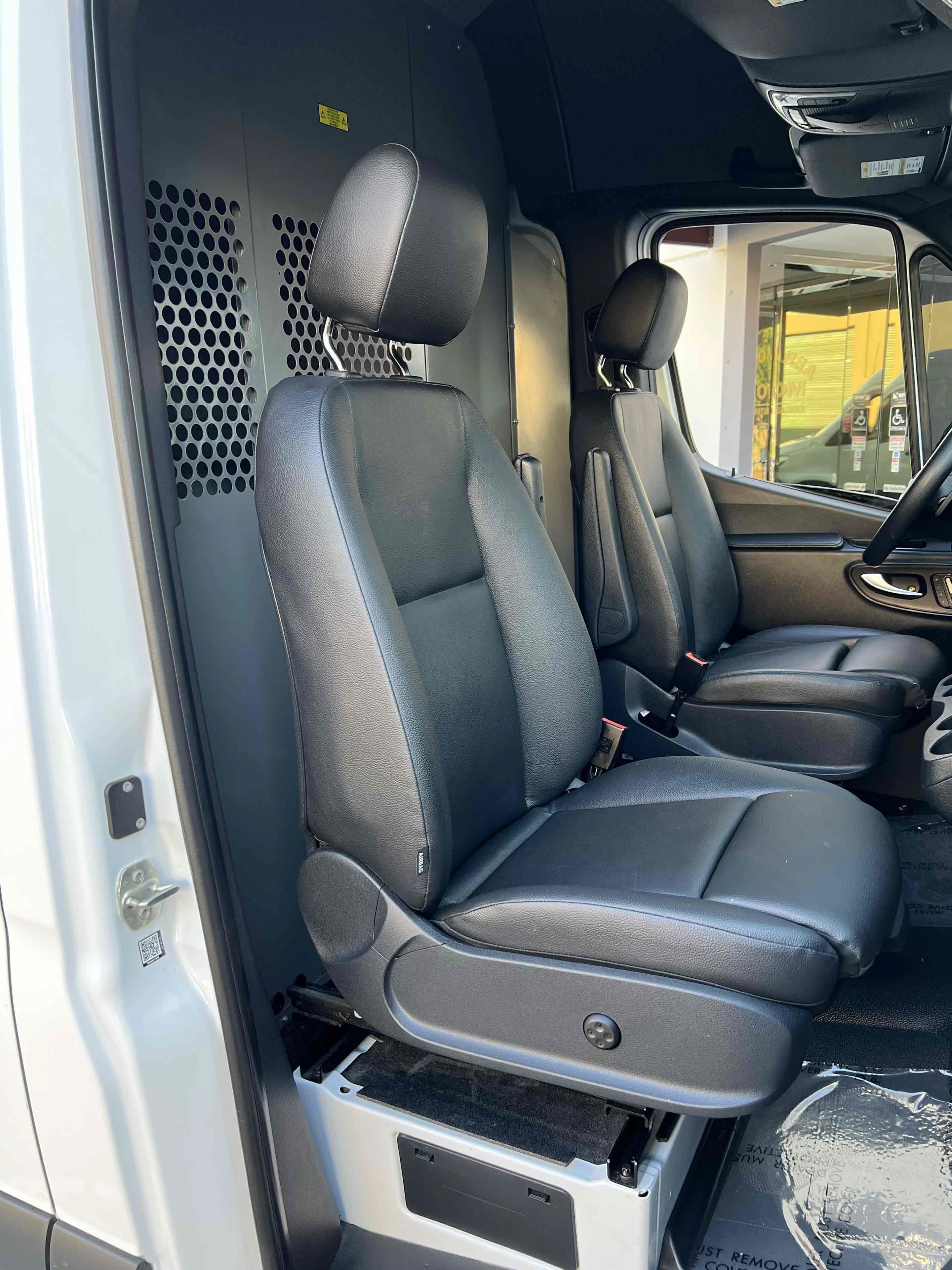 Used 2022 Mercedes-Benz Sprinter 2500 image 35