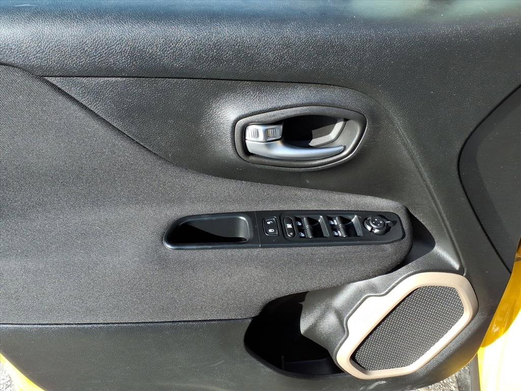 Used 2015 Jeep Renegade Latitude w/ Cold Weather Group II image 12