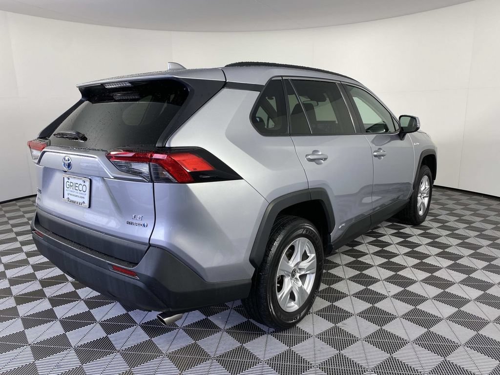Used 2021 Toyota RAV4 LE AWD/4WD image 9