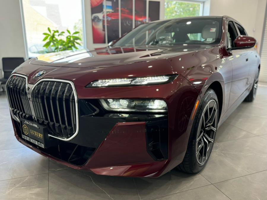 Used 2023 BMW 760i xDrive w/ Executive Package image 3