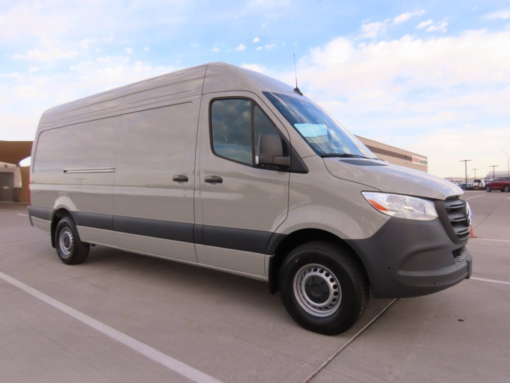 Used 2025 Mercedes-Benz Sprinter 2500 image 3