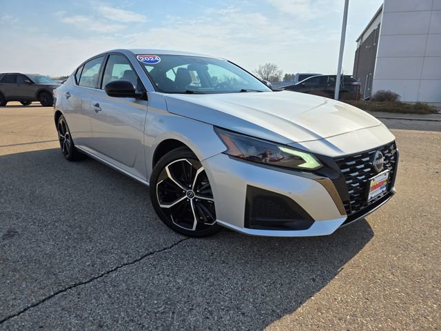 Used 2024 Nissan Altima 2.5 SR image 3