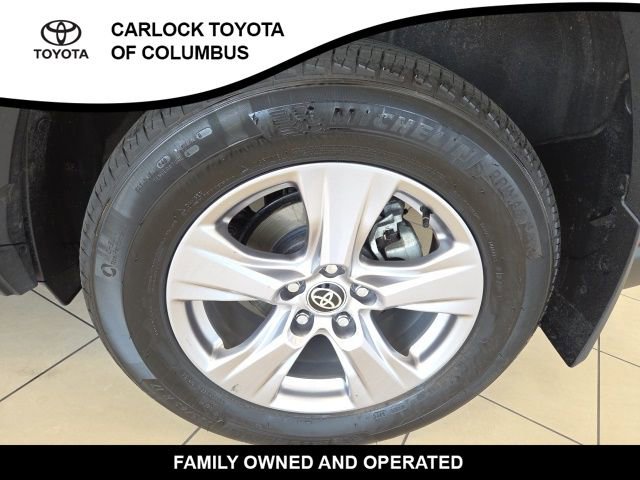 Used 2022 Toyota RAV4 XLE w/ Convenience Package image 10