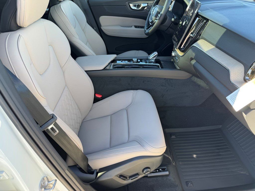 New 2026 Volvo XC60 B5 Plus w/ Protection Package Premier AWD/4WD image 11