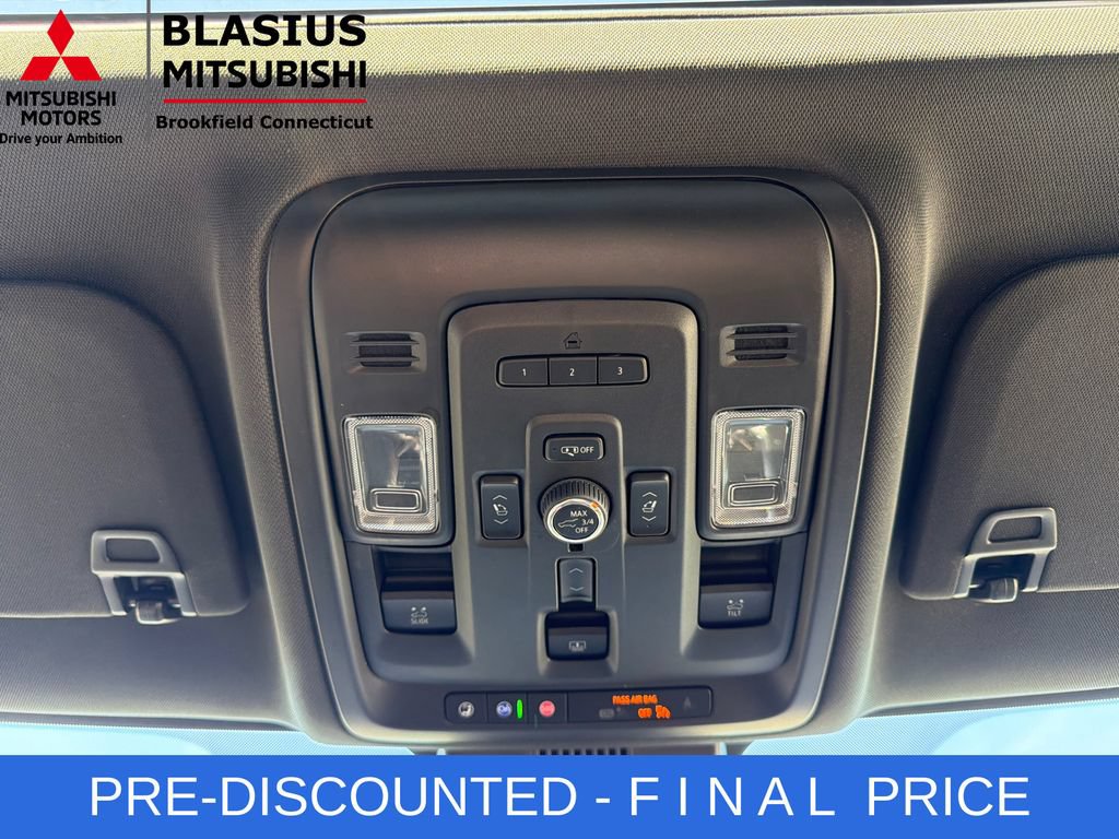 Used 2023 GMC Yukon AT4 w/ AT4 Premium Package AWD/4WD image 34