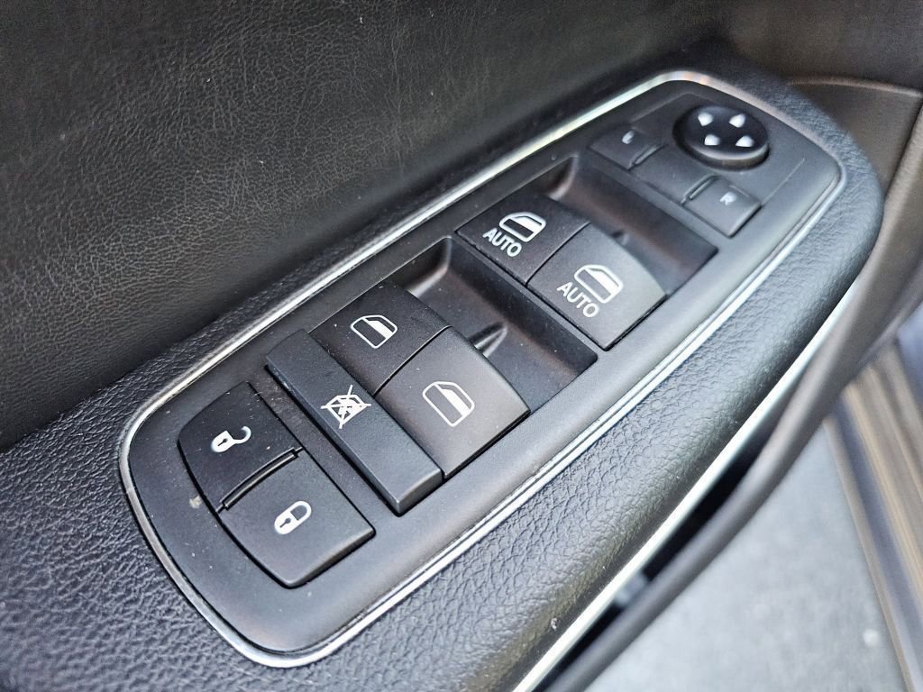 Used 2020 Chrysler 300 Touring w/ Sport Appearance Package image 28