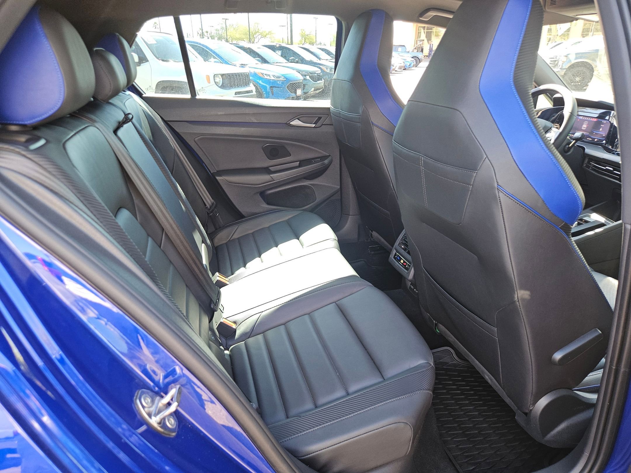 Used 2022 Volkswagen Golf R image 25