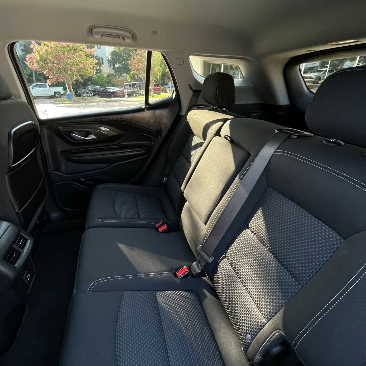 Used 2024 GMC Terrain SLE w/ Driver Convenience Package FWD image 23