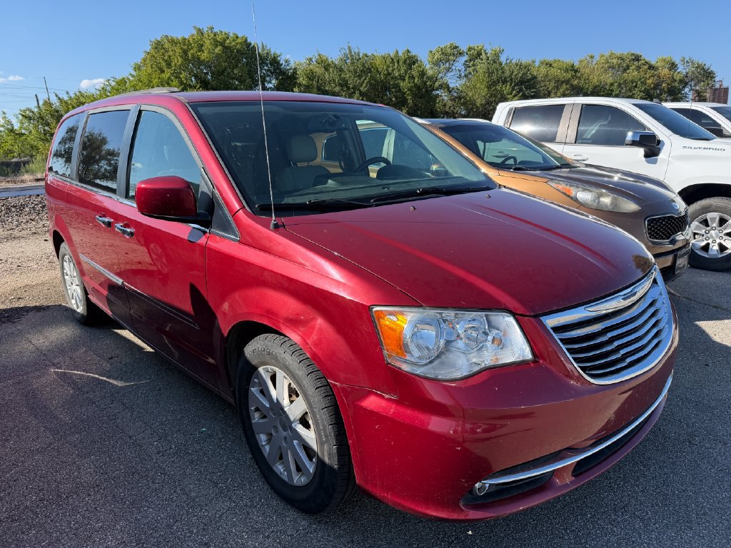 Used 2015 Chrysler Town & Country Touring w/ Driver Convenience Group FWD image 9