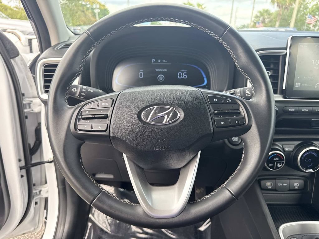 Used 2025 Hyundai Venue SEL FWD image 26