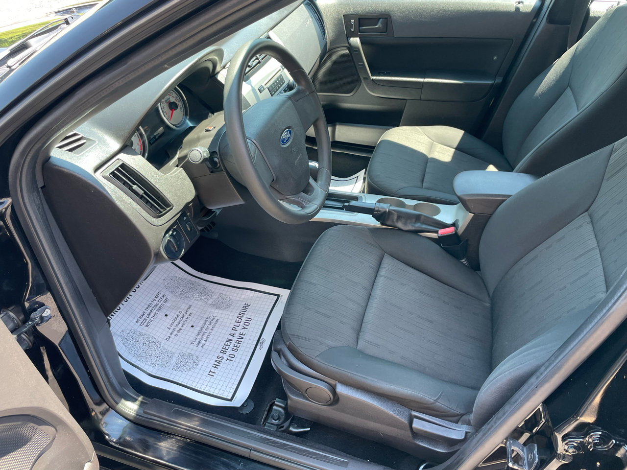 Used 2010 Ford Focus SE image 19