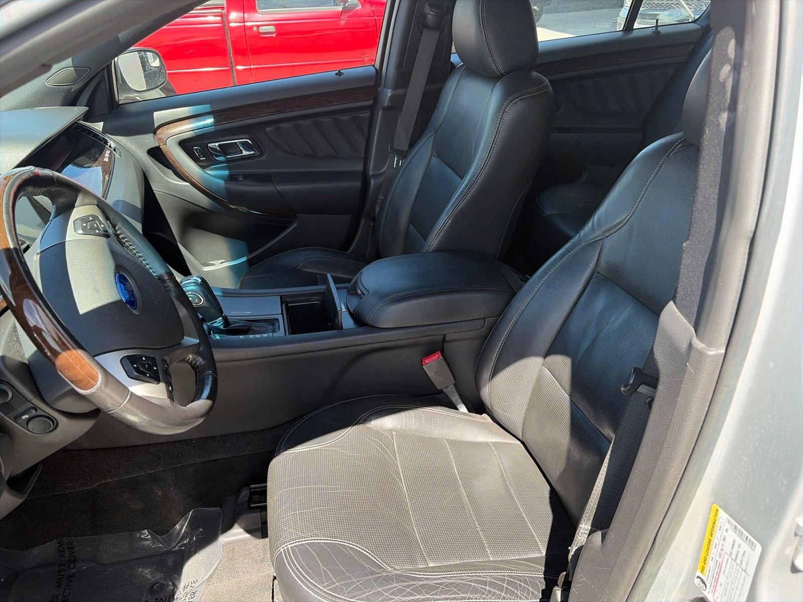 Used 2016 Ford Taurus Limited FWD image 9