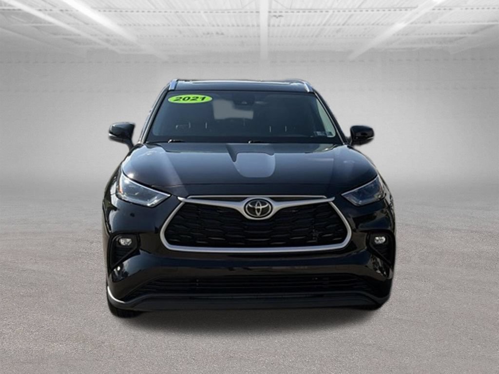 Used 2021 Toyota Highlander XLE AWD/4WD image 9