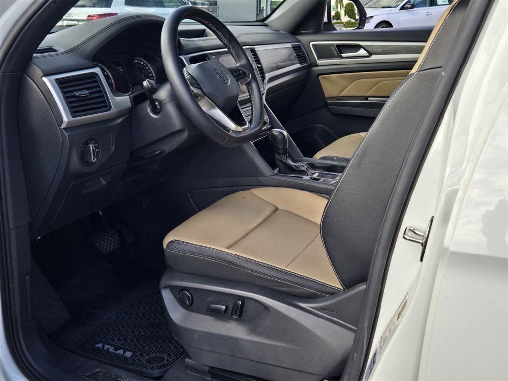 Used 2021 Volkswagen Atlas Cross Sport SE w/ Panoramic Sunroof Package image 12