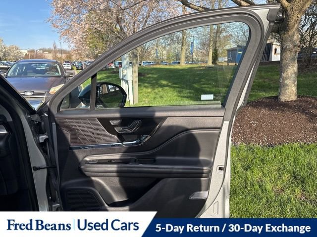 Used 2022 Lincoln Corsair AWD w/ Premium Package image 17