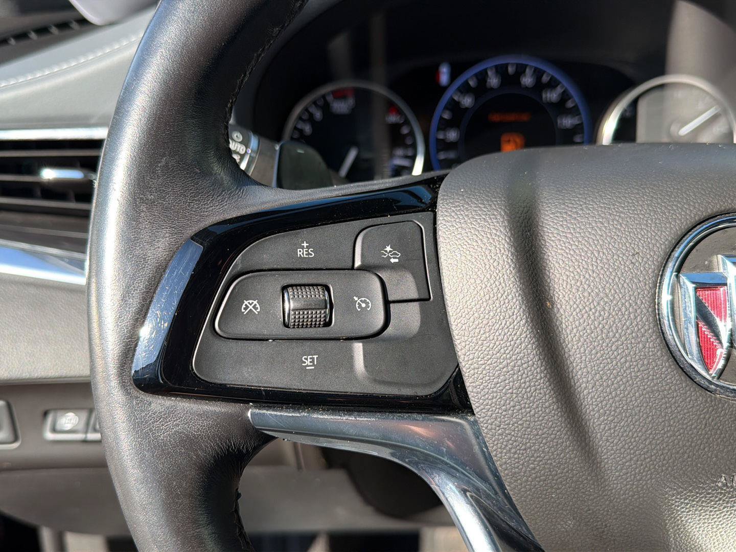 Used 2022 Buick Enclave Premium w/ LPO, Touring Package FWD image 22