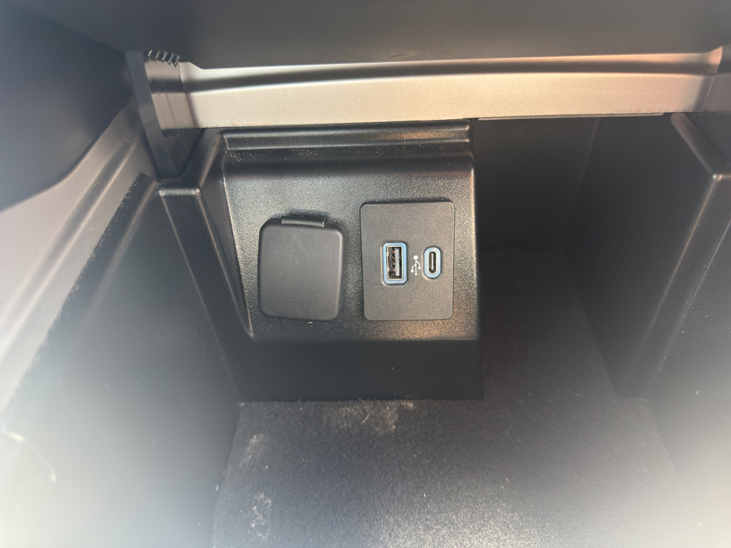 Used 2023 Ford Explorer Limited image 24
